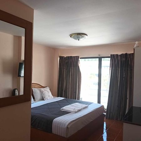 Patong Rose Guest House 50M To Beach Exterior photo