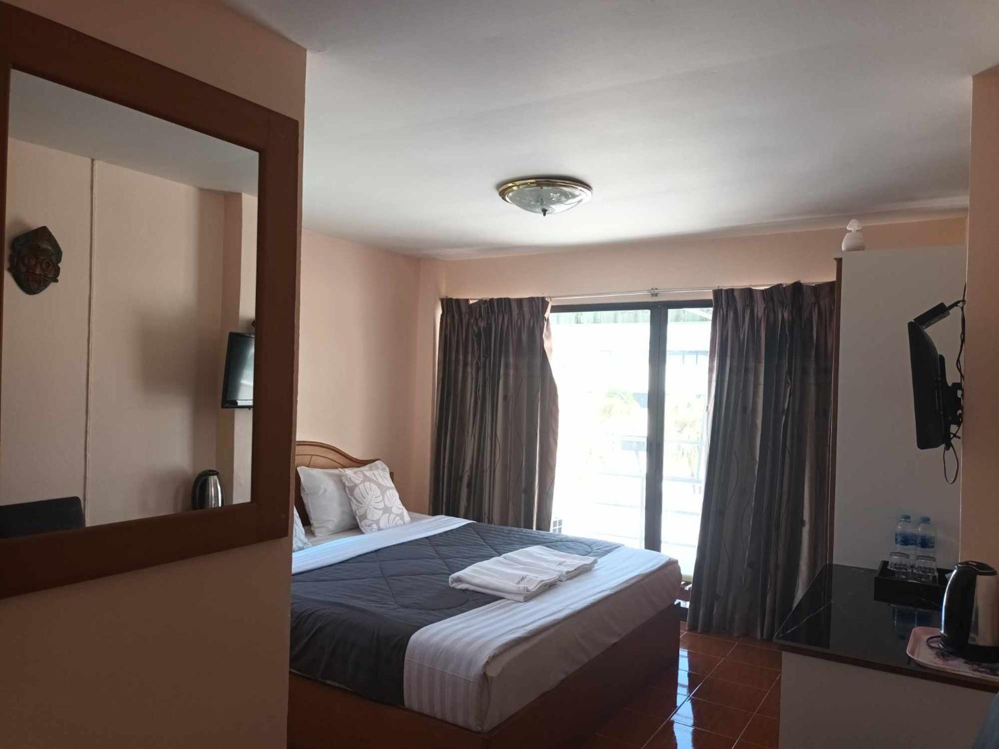 Patong Rose Guest House 50M To Beach Exterior photo