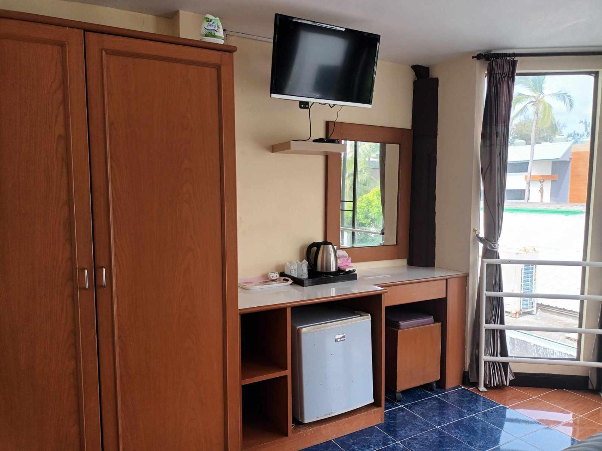 Patong Rose Guest House 50M To Beach Exterior photo