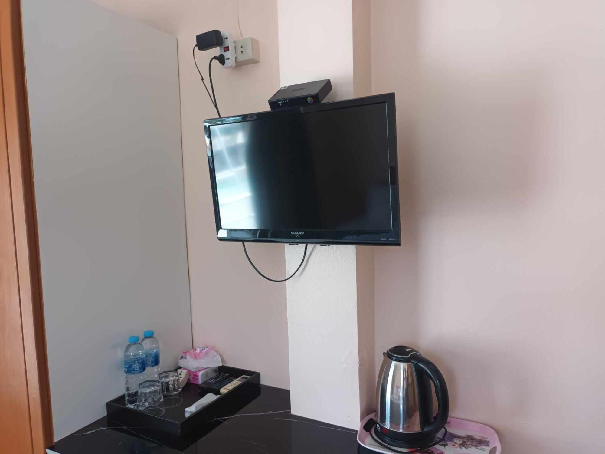 Patong Rose Guest House 50M To Beach Exterior photo