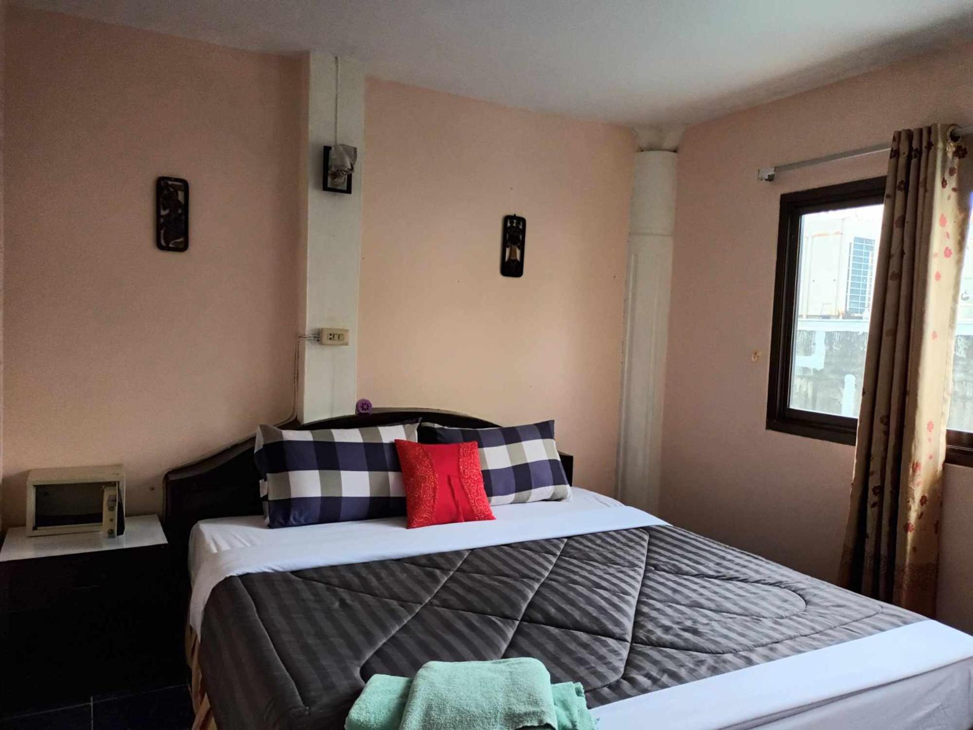 Patong Rose Guest House 50M To Beach Exterior photo