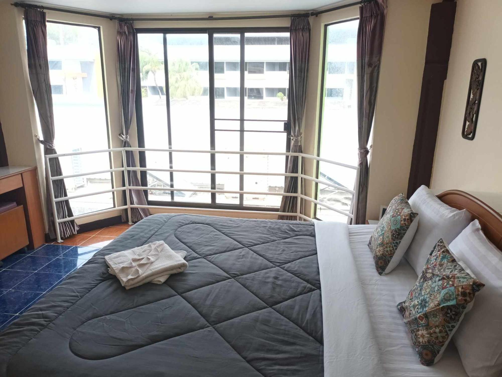 Patong Rose Guest House 50M To Beach Exterior photo