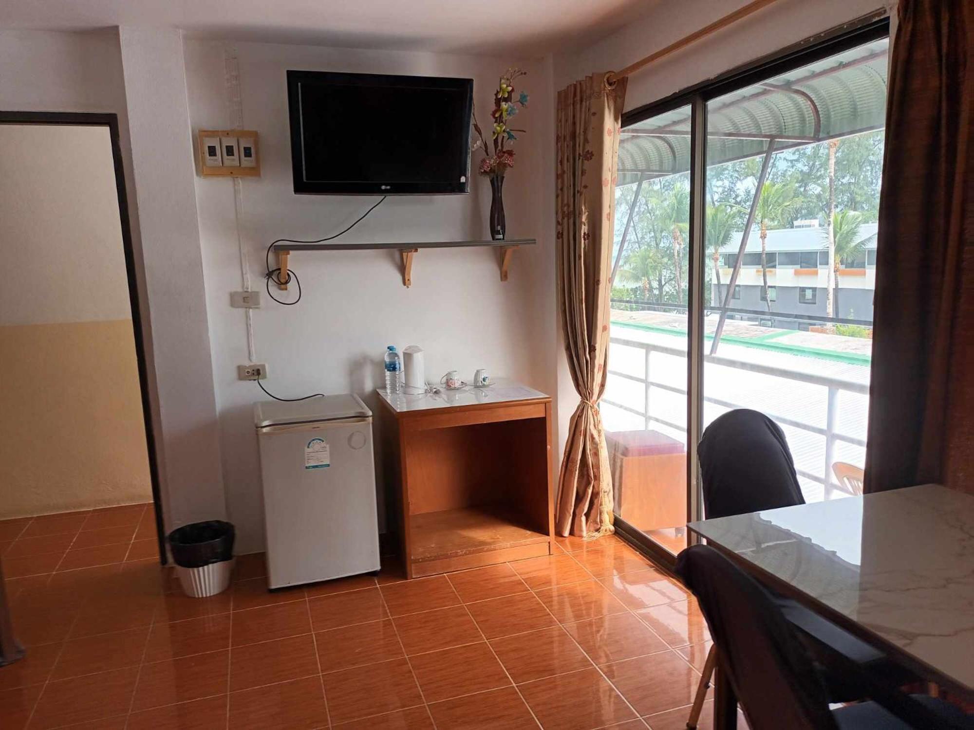 Patong Rose Guest House 50M To Beach Exterior photo