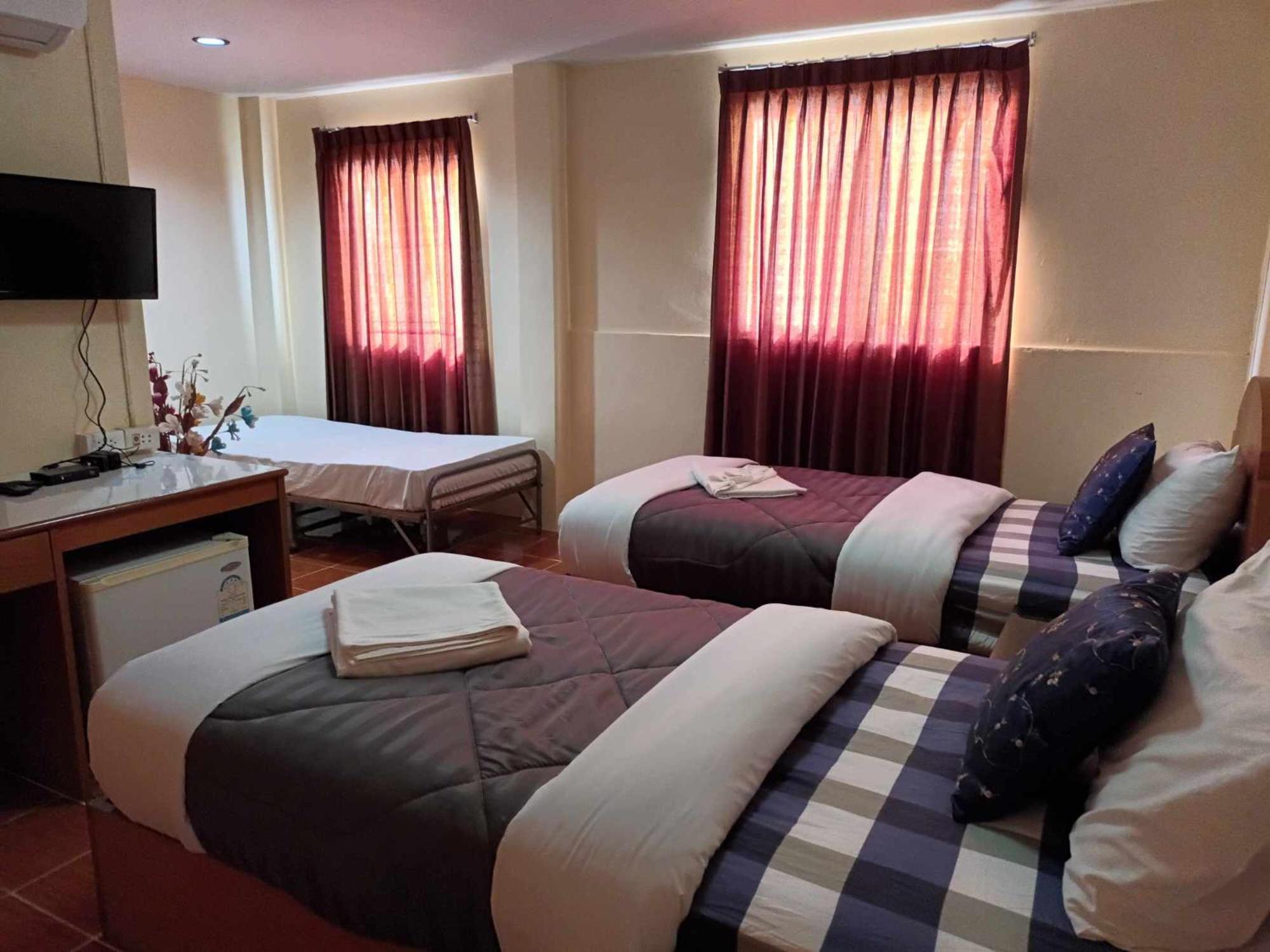 Patong Rose Guest House 50M To Beach Exterior photo