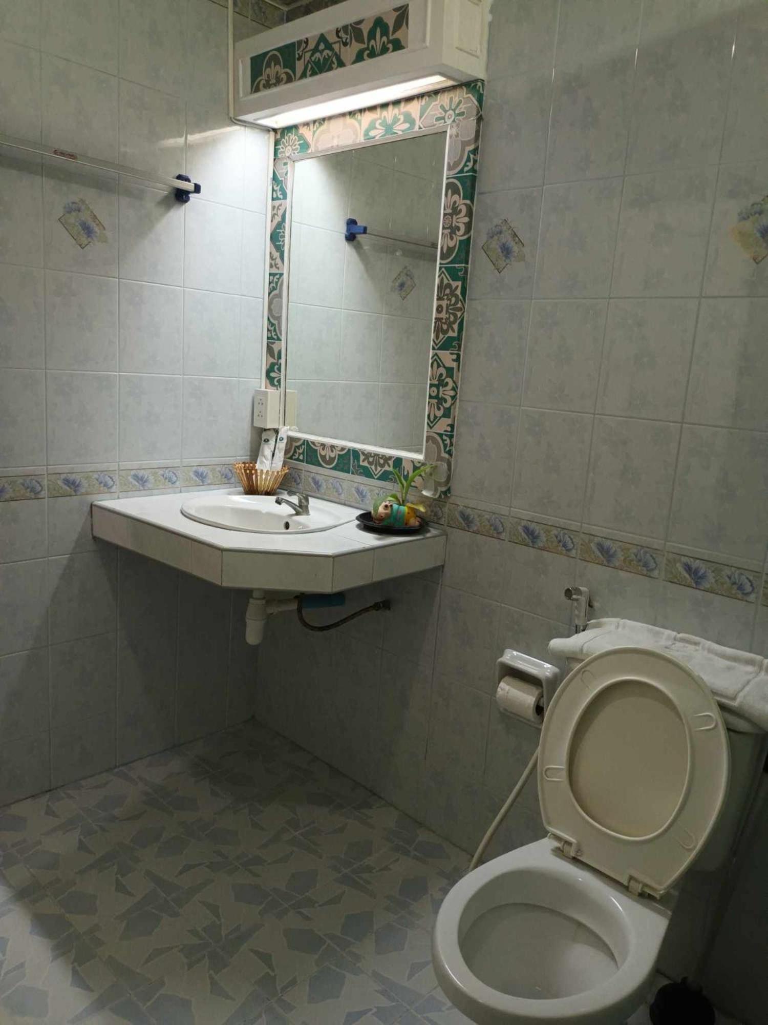 Patong Rose Guest House 50M To Beach Exterior photo