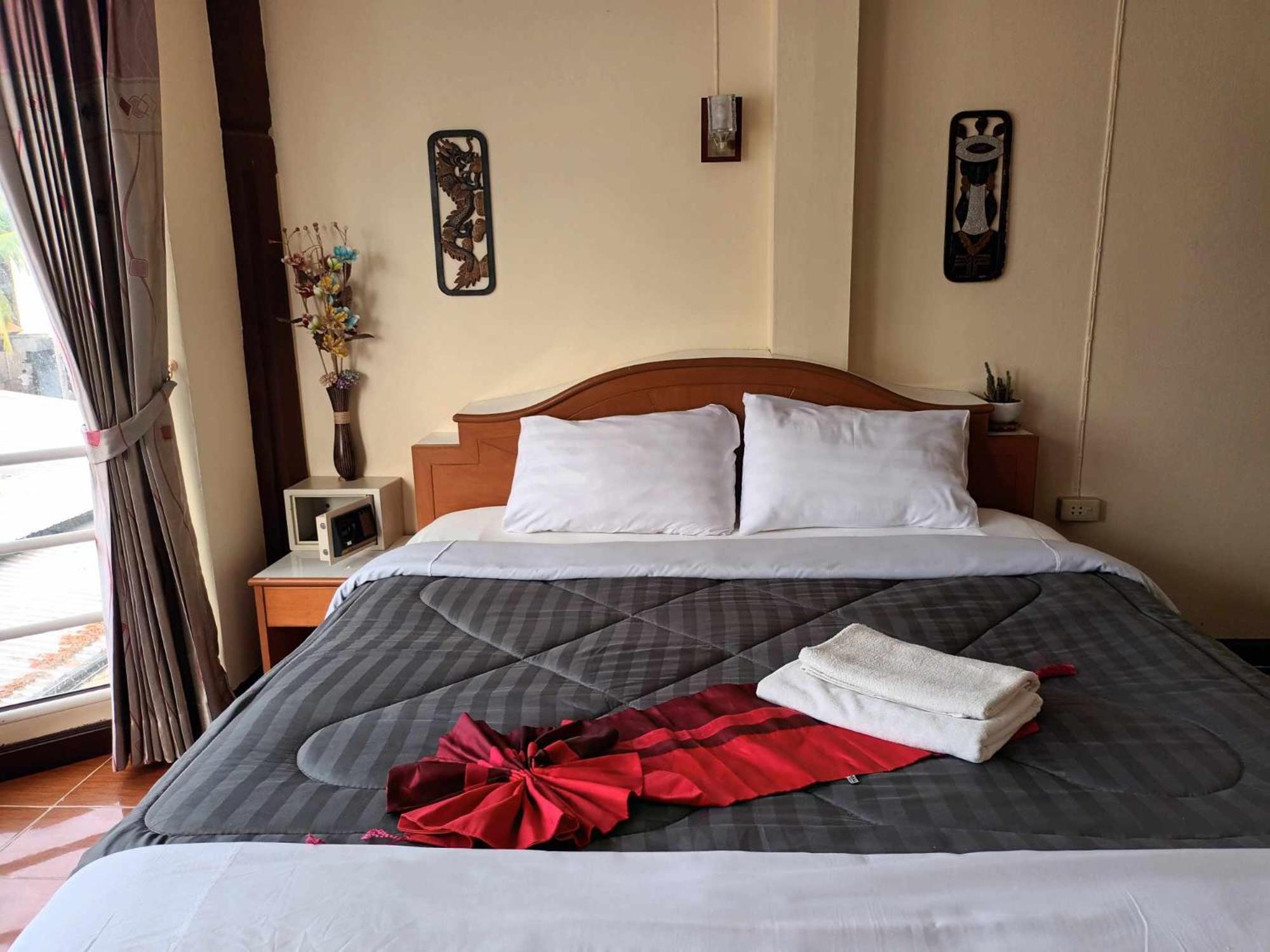 Patong Rose Guest House 50M To Beach Exterior photo