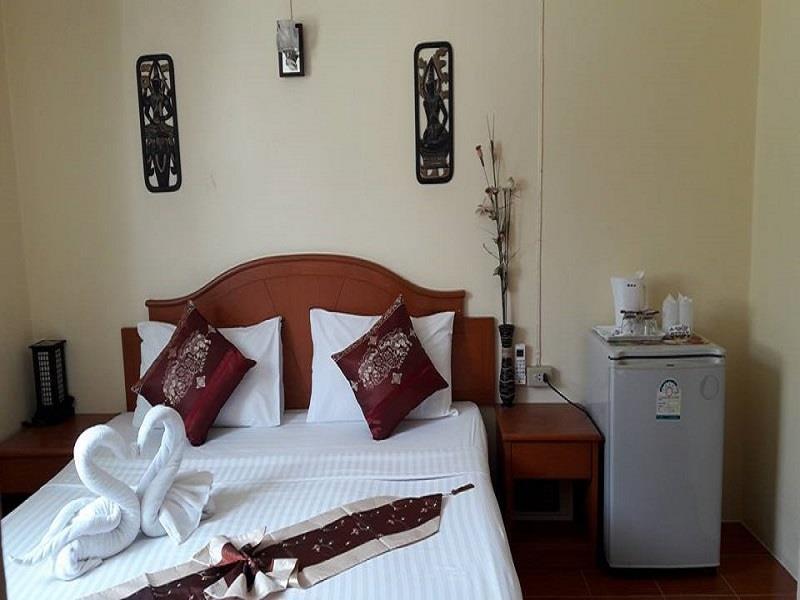 Patong Rose Guest House 50M To Beach Exterior photo