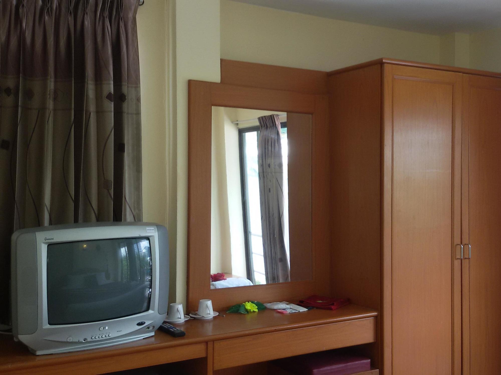 Patong Rose Guest House 50M To Beach Exterior photo